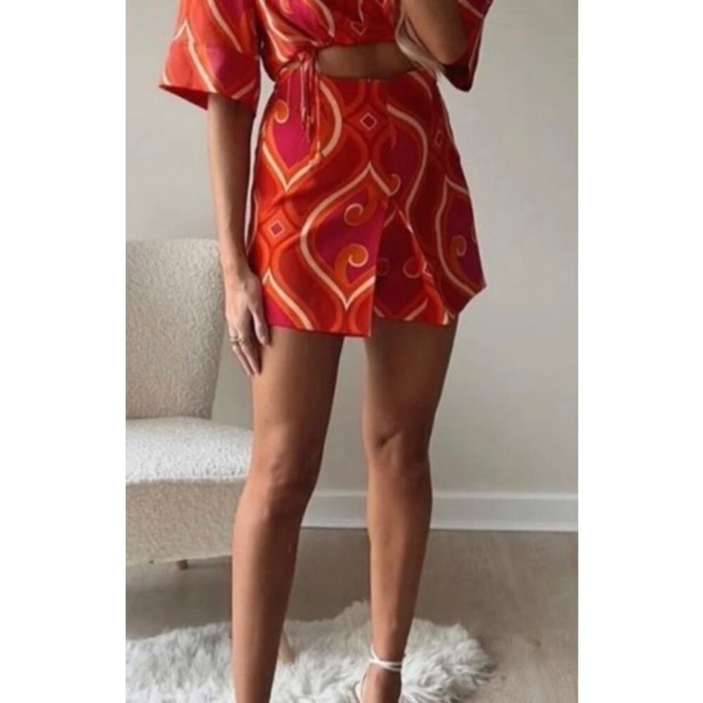 ZARA Hot Pink FuchsiaOrange Geometric Printed High Waisted Pleated Shorts Size S - Picture 2 of 9